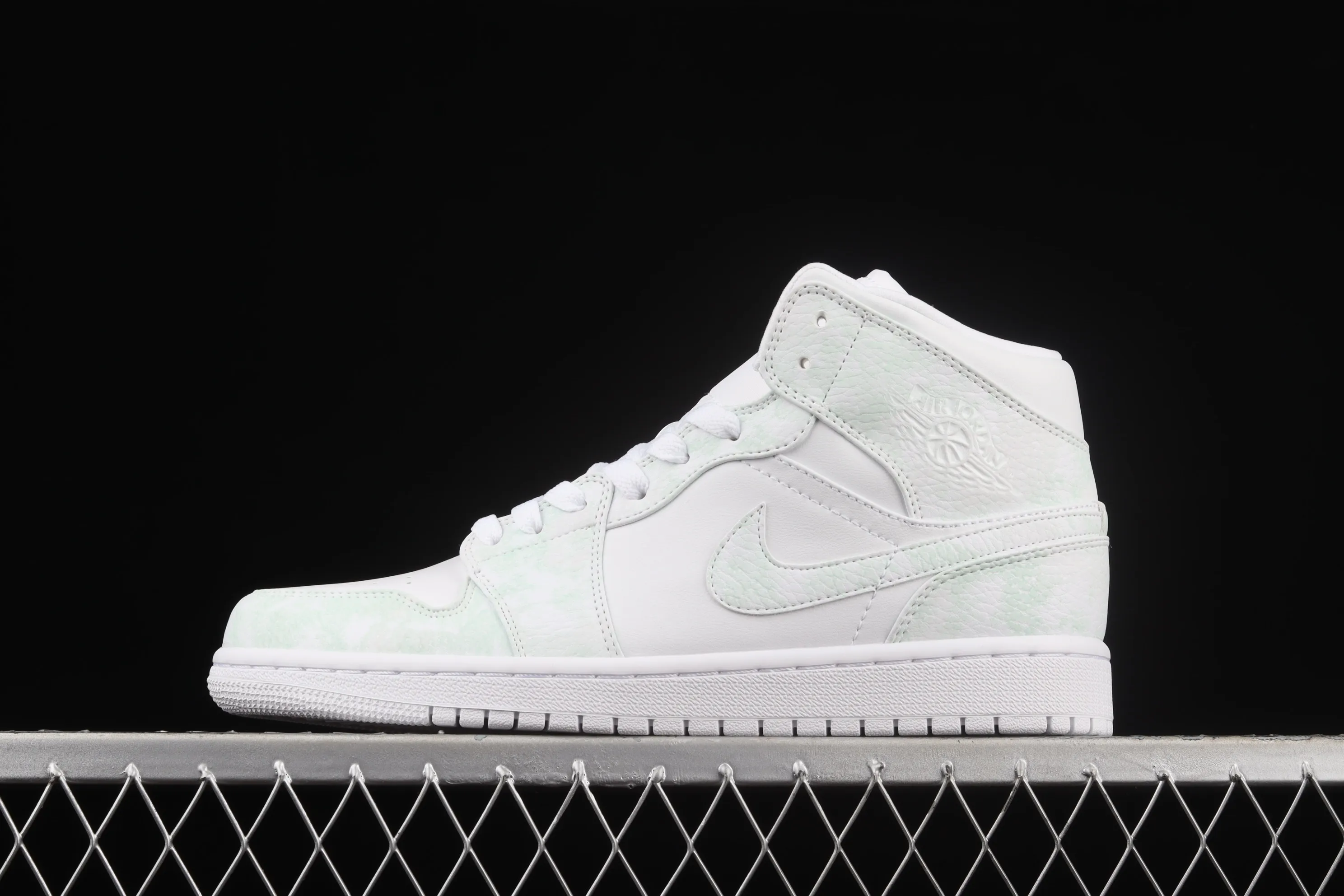 All Categories Air Jordan Jordan Series Basketball Shoes Air Jordan 1 Mid Air Jordan 1 Mid AJ1 Joe 1 Starry Sky Thermal Sensing China Basketball Shoes 554725-130